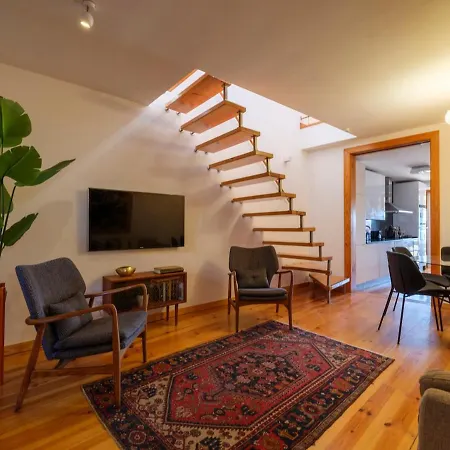 Breathtaking River-city View Two Private Terraces 3 Bedrooms And 3 Bathrooms 17th Century Building Bica Chiado District Лиссабон