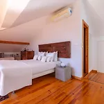 Breathtaking River-city View Two Private Terraces 3 Bedrooms And 3 Bathrooms 17th Century Building Bica Chiado District شقة Lisboa