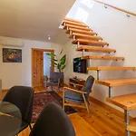 Breathtaking River-city View Two Private Terraces 3 Bedrooms And 3 Bathrooms 17th Century Building Bica Chiado District Apartmán Lisboa