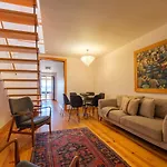 Breathtaking River-city View Two Private Terraces 3 Bedrooms And 3 Bathrooms 17th Century Building Bica Chiado District Apartmán Lisboa