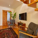 Breathtaking River-city View Two Private Terraces 3 Bedrooms And 3 Bathrooms 17th Century Building Bica Chiado District Apartmán *