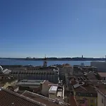 Breathtaking River-city View Two Private Terraces 3 Bedrooms And 3 Bathrooms 17th Century Building Bica Chiado District شقة *