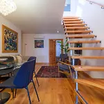 Breathtaking River-city View Two Private Terraces 3 Bedrooms And 3 Bathrooms 17th Century Building Bica Chiado District Apartmán *