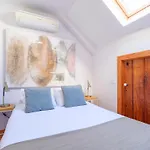 Breathtaking River-city View Two Private Terraces 3 Bedrooms And 3 Bathrooms 17th Century Building Bica Chiado District *