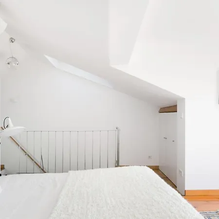 Breathtaking River-city View Two Private Terraces 3 Bedrooms And 3 Bathrooms 17th Century Building Bica Chiado District 公寓 *