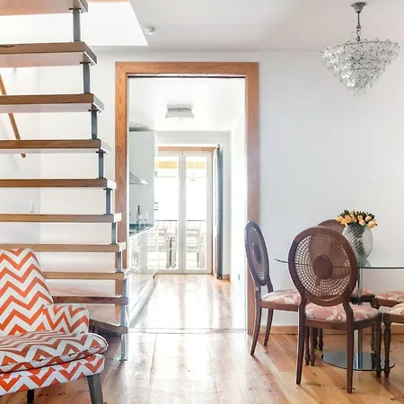 Breathtaking River-city View Two Private Terraces 3 Bedrooms And 3 Bathrooms 17th Century Building Bica Chiado District