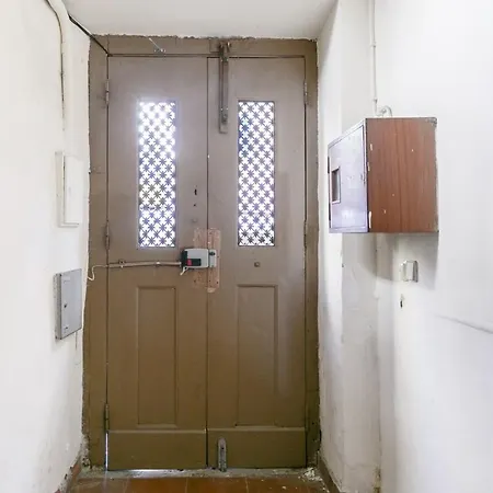 Breathtaking River-city View Two Private Terraces 3 Bedrooms And 3 Bathrooms 17th Century Building Bica Chiado District Lisboa