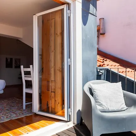 Breathtaking River-city View Two Private Terraces 3 Bedrooms And 3 Bathrooms 17th Century Building Bica Chiado District * Lisboa