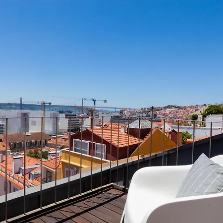 公寓 Breathtaking River-city View Two Private Terraces 3 Bedrooms And 3 Bathrooms 17th Century Building Bica Chiado District *