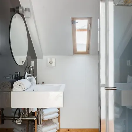 Breathtaking River-city View Two Private Terraces 3 Bedrooms And 3 Bathrooms 17th Century Building Bica Chiado District * 리스본