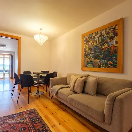 Breathtaking River-city View Two Private Terraces 3 Bedrooms And 3 Bathrooms 17th Century Building Bica Chiado District 리스본