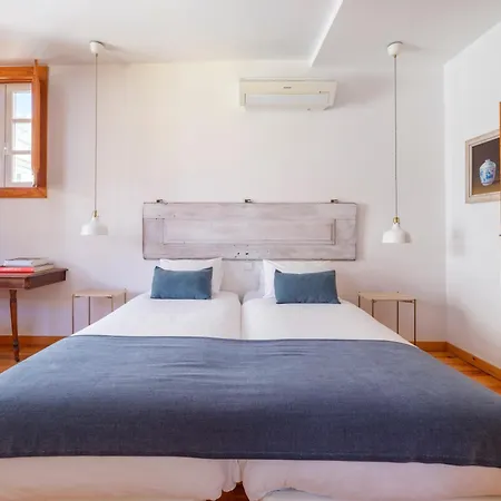 Breathtaking River-city View Two Private Terraces 3 Bedrooms And 3 Bathrooms 17th Century Building Bica Chiado District Apartmán *