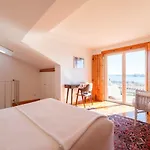Breathtaking River-city View Two Private Terraces 3 Bedrooms And 3 Bathrooms 17th Century Building Bica Chiado District 公寓