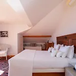 Breathtaking River-city View Two Private Terraces 3 Bedrooms And 3 Bathrooms 17th Century Building Bica Chiado District Lägenhet Lisboa