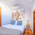 Breathtaking River-city View Two Private Terraces 3 Bedrooms And 3 Bathrooms 17th Century Building Bica Chiado District Lägenhet Lisboa