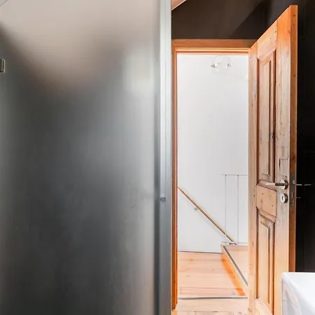 Apartment Breathtaking River-city View Two Private Terraces 3 Bedrooms And 3 Bathrooms 17th Century Building Bica Chiado District Lissabon