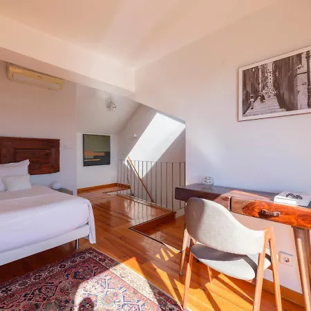 Breathtaking River-city View Two Private Terraces 3 Bedrooms And 3 Bathrooms 17th Century Building Bica Chiado District * Lisboa