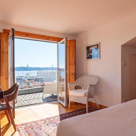 Διαμέρισμα Breathtaking River-city View Two Private Terraces 3 Bedrooms And 3 Bathrooms 17th Century Building Bica Chiado District Lisboa