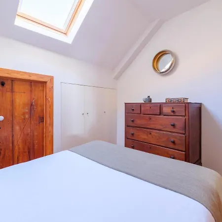 Breathtaking River-city View Two Private Terraces 3 Bedrooms And 3 Bathrooms 17th Century Building Bica Chiado District * Lisbona