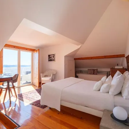 Διαμέρισμα Breathtaking River-city View Two Private Terraces 3 Bedrooms And 3 Bathrooms 17th Century Building Bica Chiado District *