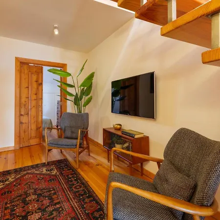 Breathtaking River-city View Two Private Terraces 3 Bedrooms And 3 Bathrooms 17th Century Building Bica Chiado District Διαμέρισμα *