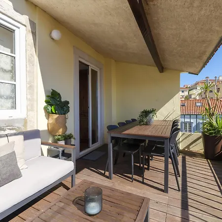Breathtaking River-city View Two Private Terraces 3 Bedrooms And 3 Bathrooms 17th Century Building Bica Chiado District * Lisbona