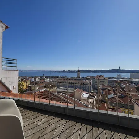 Διαμέρισμα Breathtaking River-city View Two Private Terraces 3 Bedrooms And 3 Bathrooms 17th Century Building Bica Chiado District *