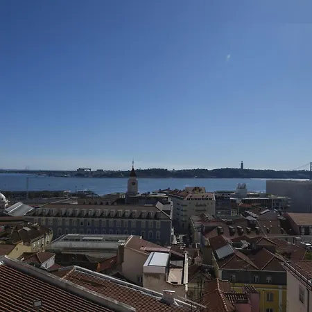 Breathtaking River-city View Two Private Terraces 3 Bedrooms And 3 Bathrooms 17th Century Building Bica Chiado District Διαμέρισμα *
