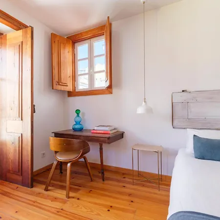 Breathtaking River-city View Two Private Terraces 3 Bedrooms And 3 Bathrooms 17th Century Building Bica Chiado District Lisbona