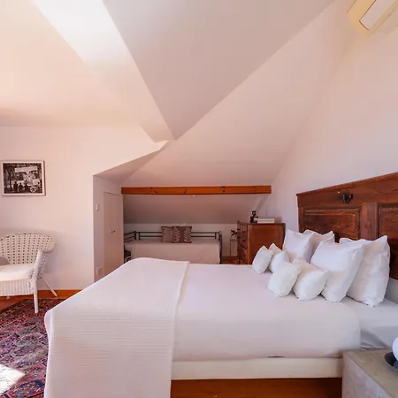 Breathtaking River-city View Two Private Terraces 3 Bedrooms And 3 Bathrooms 17th Century Building Bica Chiado District Διαμέρισμα Lisboa