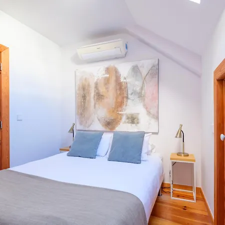 Breathtaking River-city View Two Private Terraces 3 Bedrooms And 3 Bathrooms 17th Century Building Bica Chiado District Διαμέρισμα Lisboa