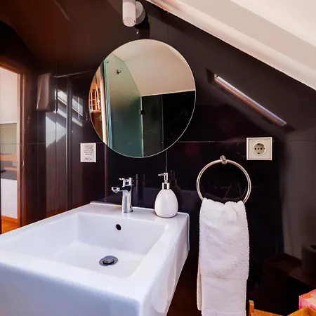 Breathtaking River-city View Two Private Terraces 3 Bedrooms And 3 Bathrooms 17th Century Building Bica Chiado District Διαμέρισμα *