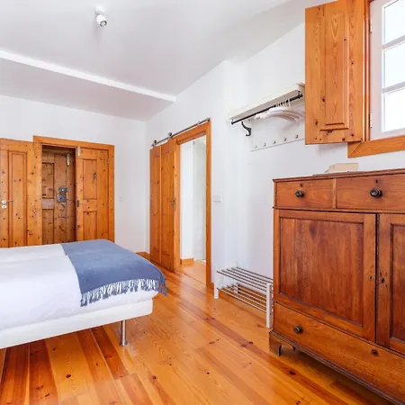 Breathtaking River-city View Two Private Terraces 3 Bedrooms And 3 Bathrooms 17th Century Building Bica Chiado District Διαμέρισμα Lisboa