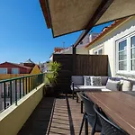 Breathtaking River-city View Two Private Terraces 3 Bedrooms And 3 Bathrooms 17th Century Building Bica Chiado District Апартаменти *