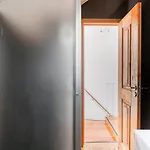 Апартаменти Breathtaking River-city View Two Private Terraces 3 Bedrooms And 3 Bathrooms 17th Century Building Bica Chiado District