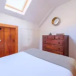 Breathtaking River-city View Two Private Terraces 3 Bedrooms And 3 Bathrooms 17th Century Building Bica Chiado District * Лісабон