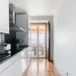 Breathtaking River-city View Two Private Terraces 3 Bedrooms And 3 Bathrooms 17th Century Building Bica Chiado District Лісабон