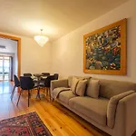 Breathtaking River-city View Two Private Terraces 3 Bedrooms And 3 Bathrooms 17th Century Building Bica Chiado District Лісабон