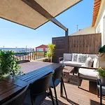 Breathtaking River-city View Two Private Terraces 3 Bedrooms And 3 Bathrooms 17th Century Building Bica Chiado District Апартаменти *