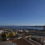 Breathtaking River-city View Two Private Terraces 3 Bedrooms And 3 Bathrooms 17th Century Building Bica Chiado District * Лісабон