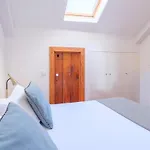 Breathtaking River-city View Two Private Terraces 3 Bedrooms And 3 Bathrooms 17th Century Building Bica Chiado District * Лісабон
