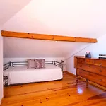 Breathtaking River-city View Two Private Terraces 3 Bedrooms And 3 Bathrooms 17th Century Building Bica Chiado District Апартаменти Лісабон