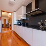 Breathtaking River-city View Two Private Terraces 3 Bedrooms And 3 Bathrooms 17th Century Building Bica Chiado District Лісабон