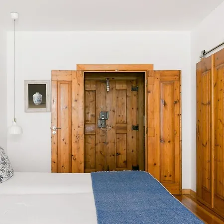 Breathtaking River-city View Two Private Terraces 3 Bedrooms And 3 Bathrooms 17th Century Building Bica Chiado District Апартаменти