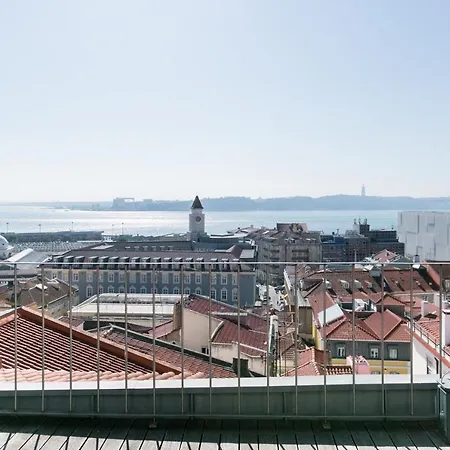Breathtaking River-city View Two Private Terraces 3 Bedrooms And 3 Bathrooms 17th Century Building Bica Chiado District Апартаменти *