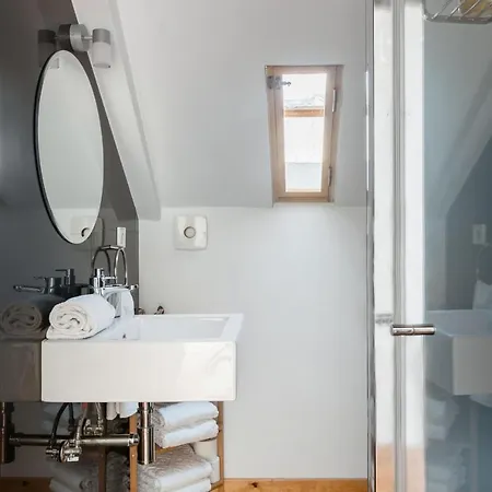 Breathtaking River-city View Two Private Terraces 3 Bedrooms And 3 Bathrooms 17th Century Building Bica Chiado District Апартаменти Лісабон