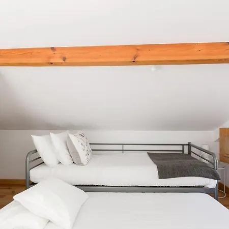 Breathtaking River-city View Two Private Terraces 3 Bedrooms And 3 Bathrooms 17th Century Building Bica Chiado District Апартаменти Лісабон