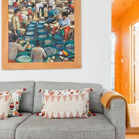 Breathtaking River-city View Two Private Terraces 3 Bedrooms And 3 Bathrooms 17th Century Building Bica Chiado District Лісабон