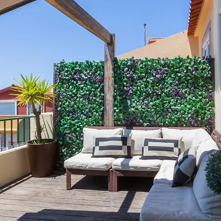 Breathtaking River-city View Two Private Terraces 3 Bedrooms And 3 Bathrooms 17th Century Building Bica Chiado District Апартаменти