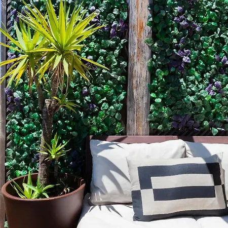 Апартаменти Breathtaking River-city View Two Private Terraces 3 Bedrooms And 3 Bathrooms 17th Century Building Bica Chiado District